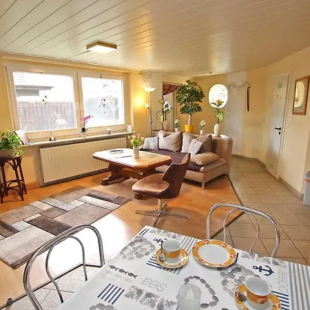 Ferienwohnung Mien Husing Am Strelasund 아파트 슈트랄준트